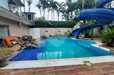 Casa com 3 quartos para alugar na Rua José Varela, 5, Interlagos, São Paulo