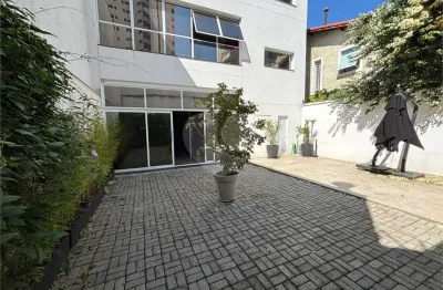 Prédio para alugar na Rua Guaraiúva, 447, Brooklin, São Paulo