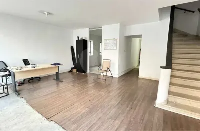 Casa comercial para alugar na Alameda dos Nhambiquaras, 722, Moema, São Paulo