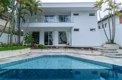 Sobrado à venda com 5 quartos, sendo 5 suítes, em Jardim Cordeiro, São Paulo, SP