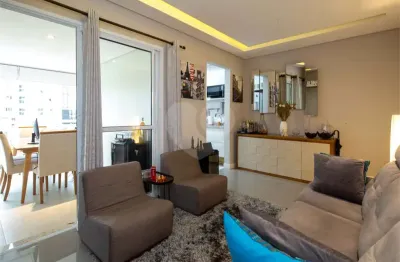 Apartamento à venda com 2 quartos, sendo 1 suíte, no condomínio Win Alto da Boa Vista, São Paulo - SP