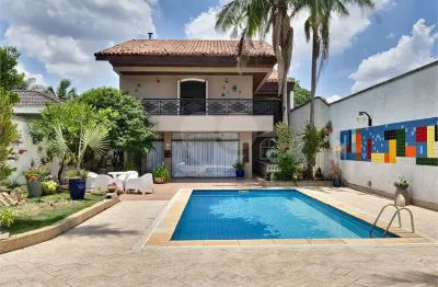 Casa à venda com 5 quartos, sendo 4 suítes, em Alto da Boa Vista, São Paulo, SP