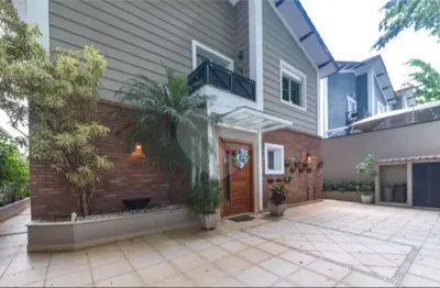 Sobrado à venda com 4 quartos, sendo 2 suítes, em Campo Belo, São Paulo, SP