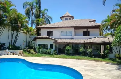 Sobrado à venda ou para alugar com 5 quartos, sendo 5 suítes, em Interlagos, São Paulo, SP