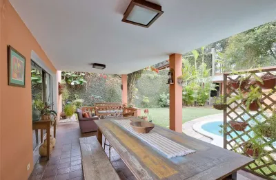 Casa à venda com 4 quartos, sendo 3 suítes, em Jardim Marajoara, São Paulo, SP