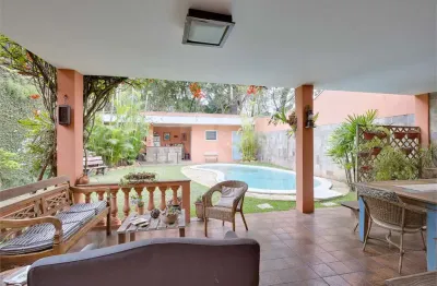 Casa à venda com 4 quartos, sendo 3 suítes, em Jardim Marajoara, São Paulo, SP