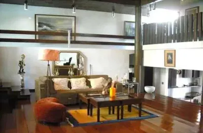 Sobrado à venda com 4 quartos, sendo 3 suítes, em Alto da Boa Vista, São Paulo, SP