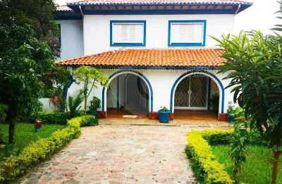 Sobrado à venda com 5 quartos, sendo 2 suítes, no condomínio Luís Romero Sanson, São Paulo - SP