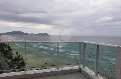 Cobertura à venda com 3 quartos, sendo 3 suítes, no condomínio Mar de Coral, Guarujá - SP