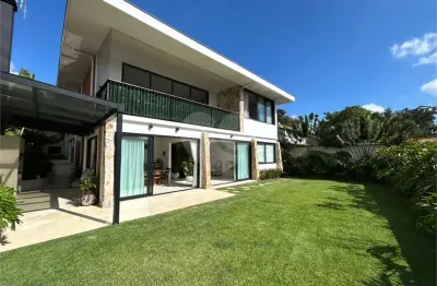 Sobrado à venda com 4 quartos, sendo 2 suítes, em Alto da Boa Vista, São Paulo, SP