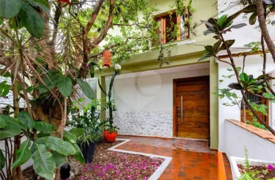 Casa de Vila à venda com 3 quartos, sendo 1 suíte, em Vila Nova Conceição, São Paulo, SP