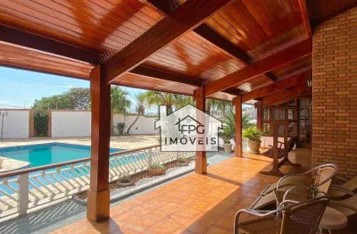 Belíssima casa térrea com 04 suítes + edícula e casa de hóspedes a venda em bairro nobre na cidade de atibaia/sp