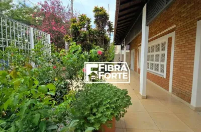 Casa térrea à venda no Jardim Aurélia  440 metros 4 quartos sendo 3 suites