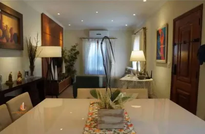 Imóvel  amplo  e bem iluminado!  a venda com 3 quartos, sendo 2 suítes, e 4 banheiros ,2 vagas!