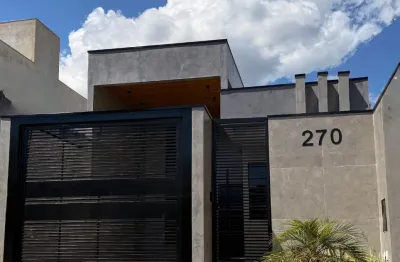 Casa no Jd. Araucária com 3 quartos, sendo 1 suíte - Espaço gourmet com churrasqueira