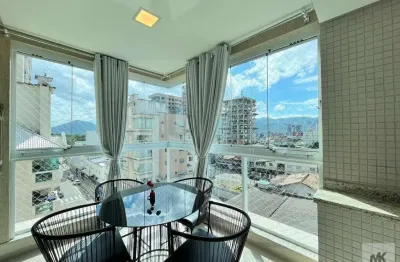 Apto mobiliado à 500 metros do mar com 2 suites e 2 vagas privativas à venda em itapema meia praia