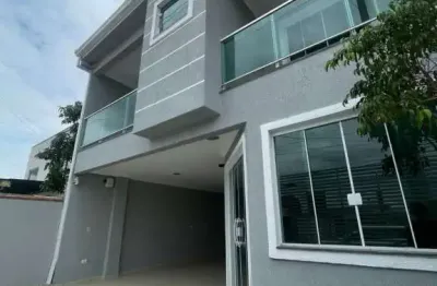 Sobrado com 3 quartos  para alugar, 240.00 m2 por R$4000.00  - Santa Terezinha - Fazenda Rio Grande/PR