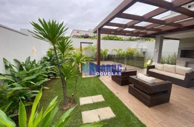 Vende-se sobrado com terreno maior de 502m2 e área construída de 316,24m2 na parte alta do condomínio com 03 suítes..