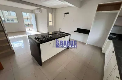 Aluga-se lindo sobrado no bairro cidade alta em condomínio fechado, sobrado com armários e ar split, 3 quartos sendo 1 suíte, quintal, 02 vagas.