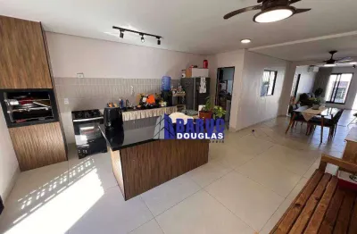 Vende-se linda casa reformada com 2 vagas, sala de jantar e estar, 3 quartos sendo 02 suítes, quintal e canil r$ 440.000 - jardim imperial - cuiabá/mt