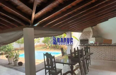 Vende-se casa térrea com 4 suítes + escritório com acesso independente da casa,  escritório com 3 salas, localizada no bairro boa esperança.