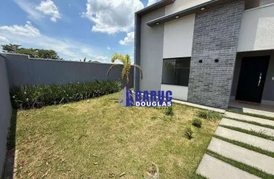 Vende-se casa toda em laje, sala de tv e jantar, 3 quartos sendo 1 suíte, cozinha americana com churrasqueira, quintal amplo e gramado.