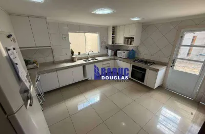 Vende-se ótimo sobrado com 07 quartos sendo 04 suítes, terreno 360m2 e área construída de 346m2, com piscina com cascata.