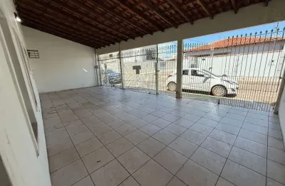 Vende-se casa com 04 quartos sendo 01 suíte, com piscina e churrasqueira, no coophamil - documentada e pronta para financiamento