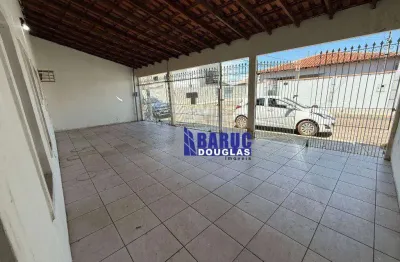 Vende-se casa com 04 quartos sendo 01 suíte, com piscina e churrasqueira, no coophamil - documentada e pronta para financiamento