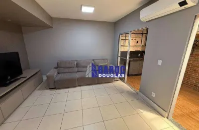 Aluga-se ótimo sobrado no Condomínio May Flower, com 03 quartos sendo 01 suíte, 02 vagas, lazer com salão de festa, churrasqueira e piscina adulto.