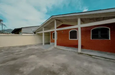 Casa com 3 quartos à venda na Rua Inácio Martins, 371, Centro, Matinhos