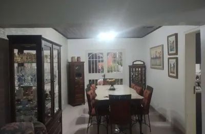 Casa com 4 quartos à venda na avenida guaíba, 4176, vila assunção, porto alegre, 350 m2 por r$ 1.300.000