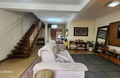 Casa com 3 quartos à venda na rua brito peixoto, 205, passo da areia, porto alegre, 142 m2 por r$ 1.800.000
