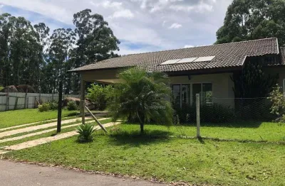 Aconchegante casa terrea, 03 suites em meio a natureza na cidade de vinhedo/sp.
