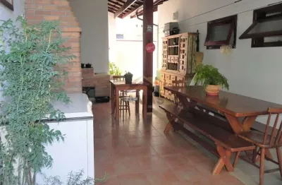 Excelente e aconchegante casa terrea com 04 suites + varanda gourmet em condominio fechado na cidade de vinhedo sp