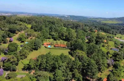 Casa de campo localizada em condominio privativo com seguranca 24 horas ac 550m2 e at 14.700m2