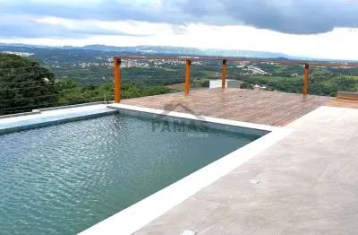 Venha descobrir o seu refugio de luxo neste cenario deslumbrante! agende uma visita para conhecer pessoalmente esta casa de alto padrao com 4 suites, piscina com borda infinita e aquecida  e se encant