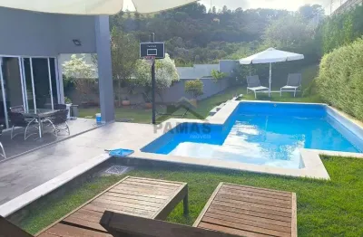 Para aqueles que procuram sofisticacao e requinte, convidamos voce a conhecer esta magnifica casa no condominio villagio di verona, em vinhedo. com 04 dormitorios, incluindo 02 suites, e uma deslumbra