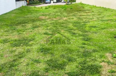 Terreno a venda no condominio grape village, 250m2, plano e muito bem localizado.