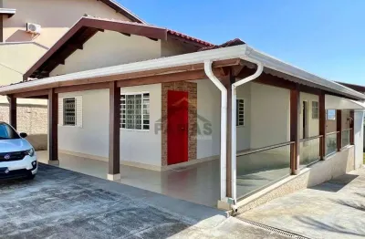 Casa terrea muito conservada em condominio de valinhos