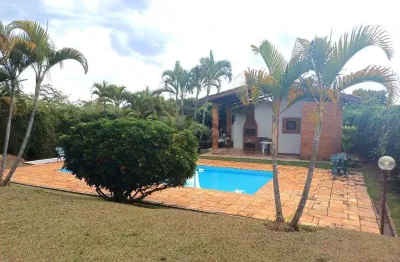 Magnifico terreno plano, de esquina e com casa, quiosque com churrasqueira e piscina na cidade de vinhedo/sp