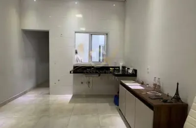 Casa nova com suíte, garagem coberta e acabamento impecável