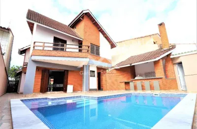 Casa próximo a praia em peruíbe com 3 quartos e área de lazer com piscina