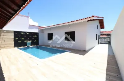 Casa térrea em peruíbe com 3 quartos sendo 1 suíte e área de lazer com piscina