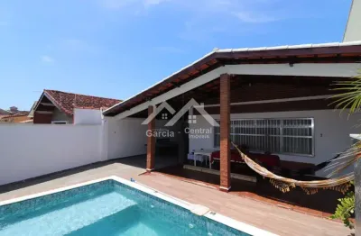 Casa com 2 quartos edícula e área de lazer com piscina em peruíbe