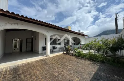 Casa com 4 quartos à venda na Centro, 5, Centro, Peruíbe