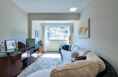 Apartamento na vila mariana, rua jorge tibiriçá, com 87m2 no 2º andar, 3 dormitórios sendo 1 suíte e 1 vaga de garagem. a sala é ampla para dois ambientes, bem iluminada e com pé direito alto, com pos