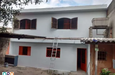 Sobrado residencial com conforto, segurança e localização privilegiada!