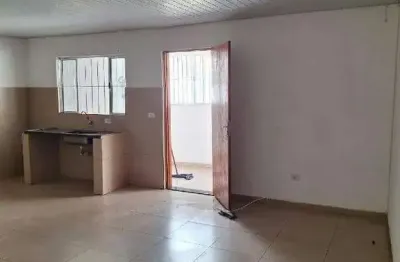 Kitnet próximo ao metrô carrão, padaria, bancos, mercado, feira livre, farmácia e ponto de ônibus na avenida.