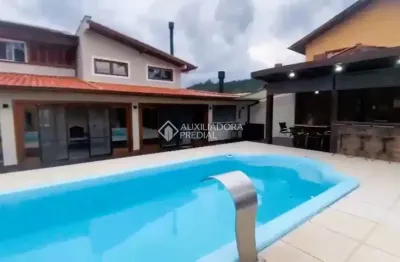 Casa com 6 quartos à venda na servidão chrispim filisbino jacques, 156, vargem grande, florianópolis, 470 m2 por r$ 3.000.000